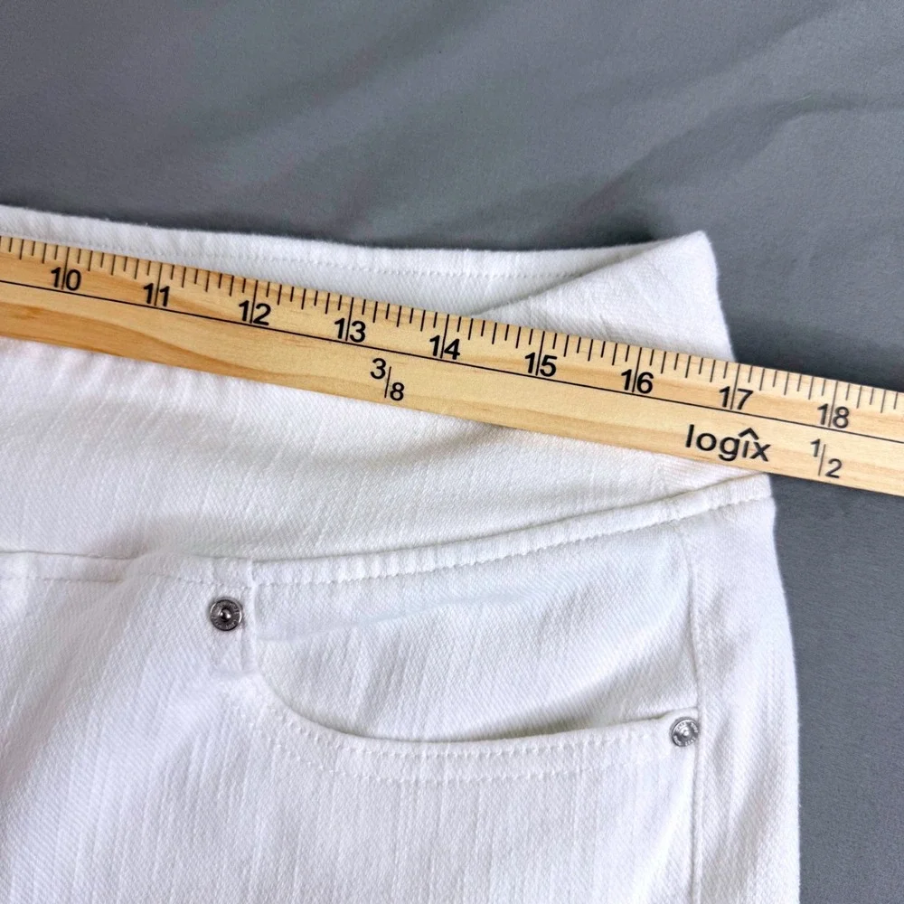 Belle by Kim Gravel White Pull On Straight Leg Jeans 14P Petite Stretch Denim